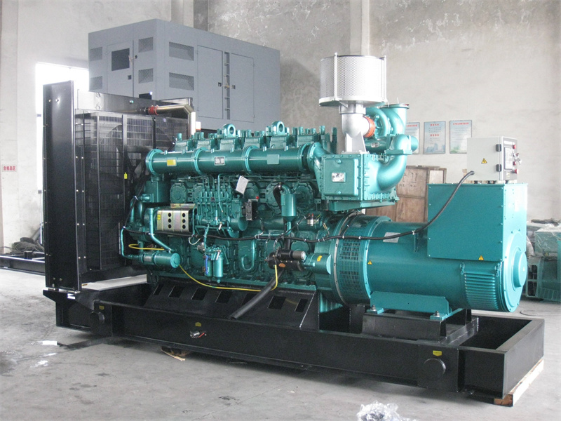 启东200KW 柴油发电机的油耗是多少?
