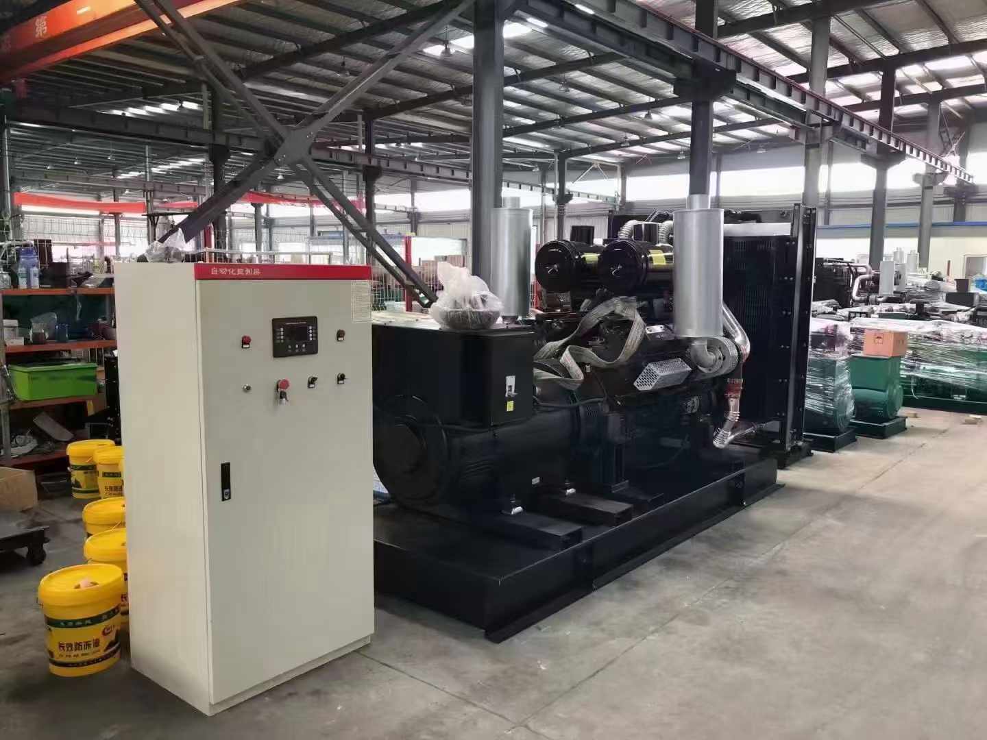 启东柴油发电机运行时的噪音和振动水平如何？